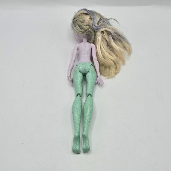 Mattel Ever After High Epic Winter Crystal Winter Girl Doll - Picture 6 of 6